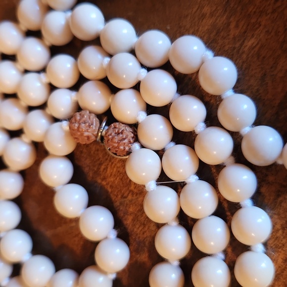 Mala White Jasper Necklace with Tassel And Dust Bag - Picture 2 of 9